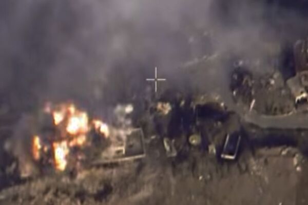 Aviación rusa bombardea una planta militar de extremistas en Alepo - Sputnik Mundo