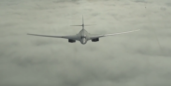 Bombardero Tu-160 dispara un misil de crucero - Sputnik Mundo