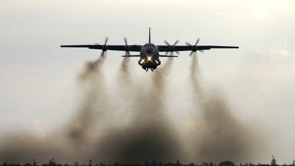 Avión de carga An-12 (archivo) - Sputnik Mundo