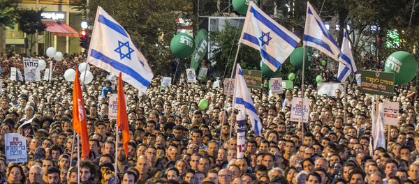 Decenas de miles de israelís se congregaron en la plaza de Rabin para recordar al primer ministro Isaac Rabin - Sputnik Mundo