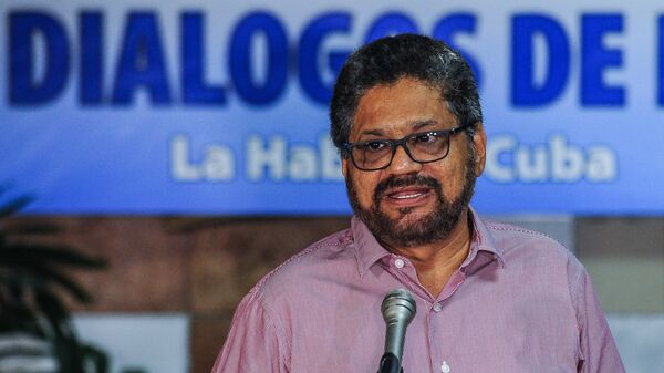 Commander of the FARC-EP leftist guerrillas Ivan Marquez reads a statement during peace talks with the Colombian government at the Convention Palace in Havana on September 11, 2015. - Sputnik Mundo