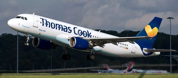 Un avión de la aerolínea británica Thomas Cook - Sputnik Mundo