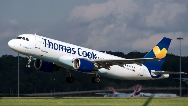 Un avión de la aerolínea británica Thomas Cook - Sputnik Mundo