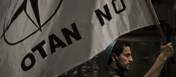 Bandera anti-OTAN - Sputnik Mundo
