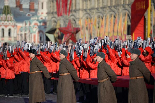 Marcha solemne dedicada a la histórica parada de 1941 en Moscú - Sputnik Mundo