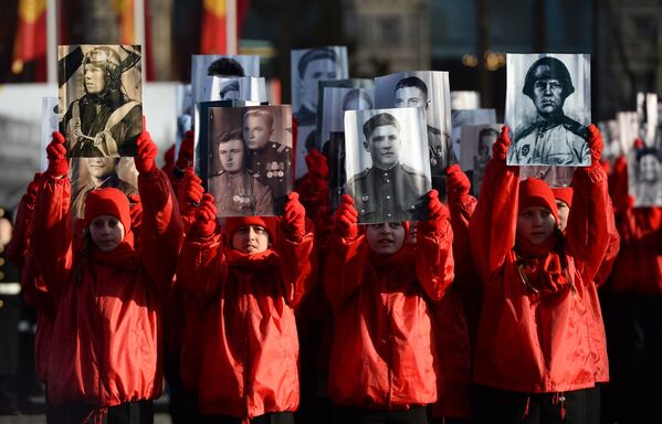 Marcha solemne dedicada a la histórica parada de 1941 en Moscú - Sputnik Mundo