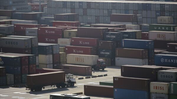 Contenedores en un puerto chino - Sputnik Mundo