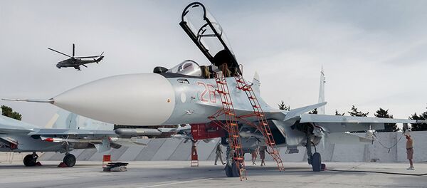 Caza Su-30 en la base aérea de Hmeimim en Siria - Sputnik Mundo