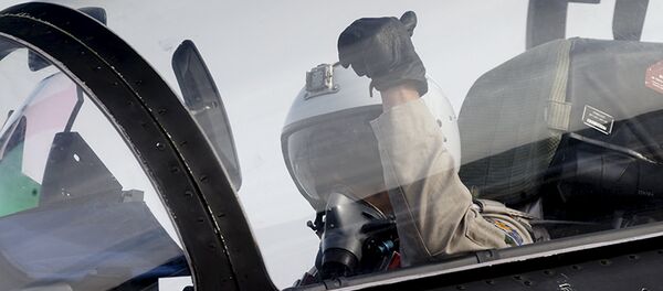 Piloto ruso en el aeródromo de Hmeymim en Siria - Sputnik Mundo
