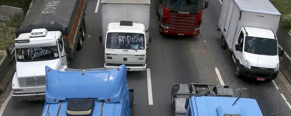 Camioneros de Brasil bloquean carreteras, 9 de noviembre de 2015 - Sputnik Mundo