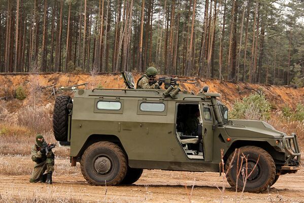 Ejercicios de una unidad de misiones especiales del Distrito Militar Oeste de Rusia - Sputnik Mundo