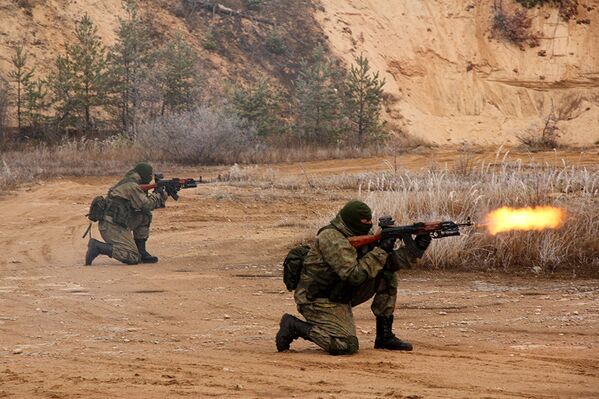 Ejercicios de una unidad de misiones especiales del Distrito Militar Oeste de Rusia - Sputnik Mundo