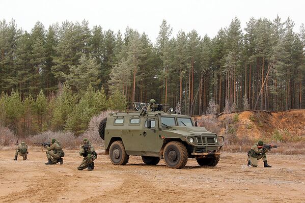 Ejercicios de una unidad de misiones especiales del Distrito Militar Oeste de Rusia - Sputnik Mundo