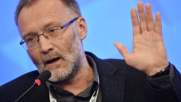 Director del Centro de la Coyuntura Política Serguéi Mijéev en el Foro de los Medios de Noticias Europeos y Asiáticos 2015 Director del Centro de la Coyuntura Política Serguéi Mijéev en el Foro de los Medios de Noticias Europeos y Asiáticos 2015 - Sputnik Mundo