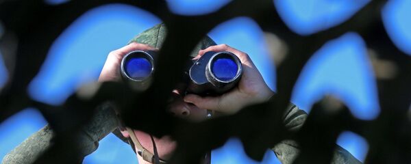 Un militar ruso durante las maniobras en la región de Kaliningrado - Sputnik Mundo