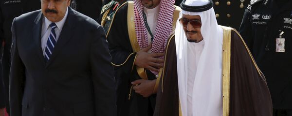 Presidente de Venezuela, Nicolás Maduro (izda.) y rey de Arabia Saudí, Salman Bin Abdelaziz - Sputnik Mundo