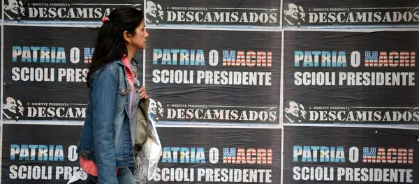 Carteles electorales en Buenos Aires durante las elecciones presidenciales de 2015 (archivo) - Sputnik Mundo