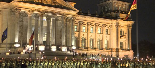 Antorchas en Berlín por los 60 años de la Bundeswehr - Sputnik Mundo