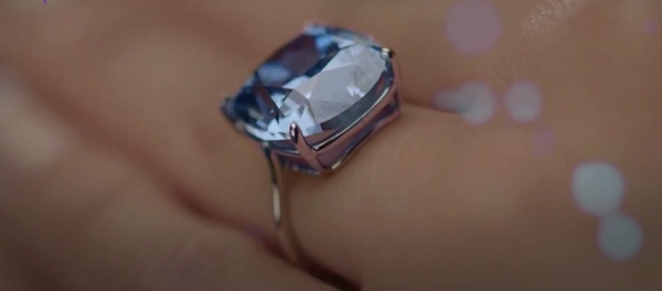Diamante más caro del mundo, Luna azul, comprado por magnate hongkonés Joseph Lau Diamante más caro del mundo, Luna azul, comprado por magnate hongkonés Joseph Lau - Sputnik Mundo