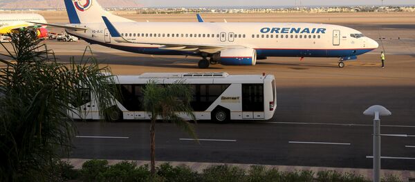 Avión de la compañía aérea rusa Orenair en el aeropuerto de Sharm el-Sheij - Sputnik Mundo