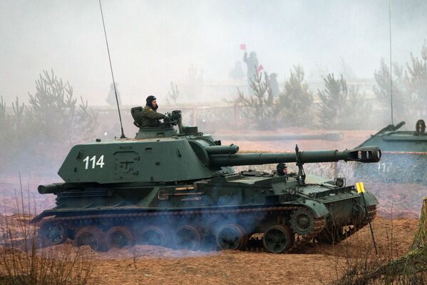 Entrenamiento de los cadetes de la Academia de Artillería Mijálovskaya - Sputnik Mundo