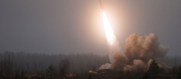 Lanzamiento de un misil Tochka - Sputnik Mundo