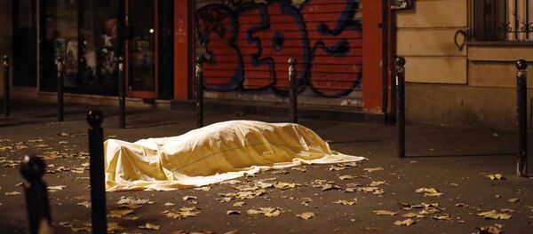 El lugar del atentado en París - Sputnik Mundo