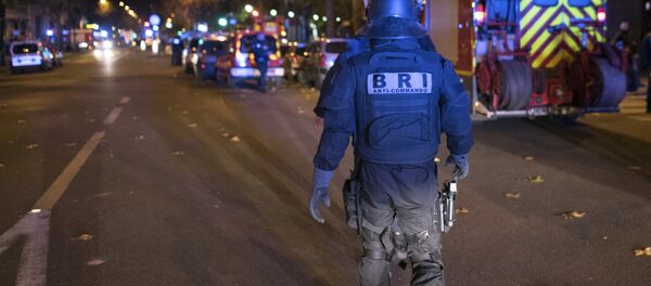 Lugar del atentado en París - Sputnik Mundo