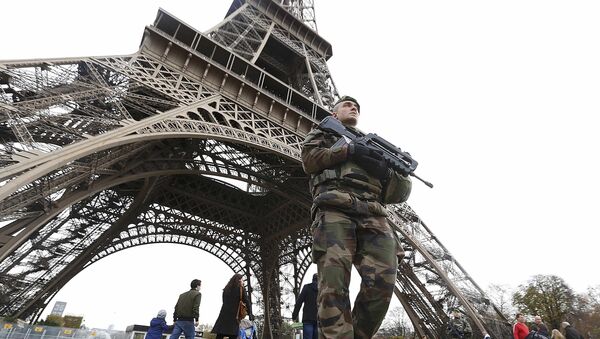 Militar frances en París (archivo) - Sputnik Mundo