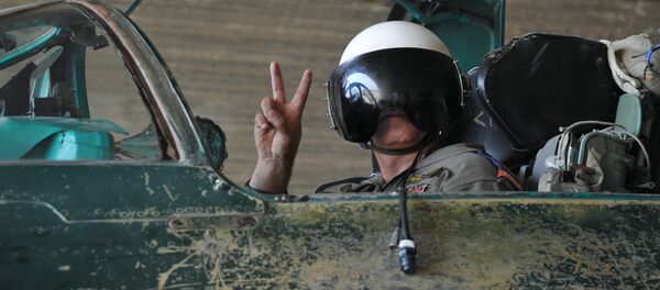 Piloto de la Fuerza Aérea siria en la base de Hama - Sputnik Mundo
