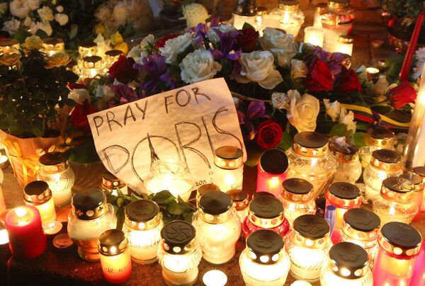 Un día despúes del atentado múltiple en París - Sputnik Mundo