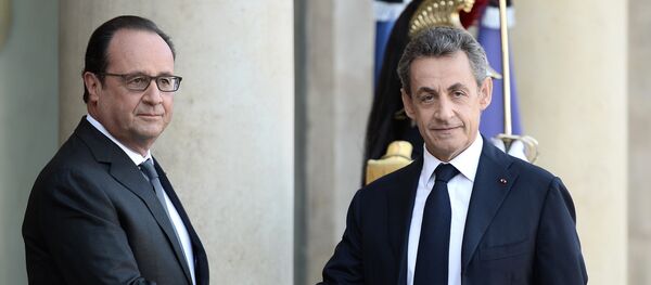 Nicolás Sarkozy, líder del Partido Los Republicanos (dcha.) durante el encuentro con François Hollande - Sputnik Mundo