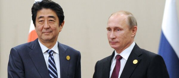 Primer ministro de Japón, Shinzo Abe, y presidente de Rusia, Vladímir Putin - Sputnik Mundo
