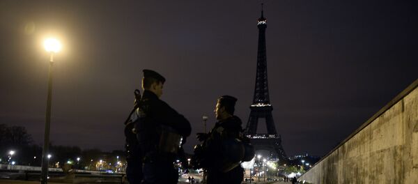 Policías franceses en París - Sputnik Mundo