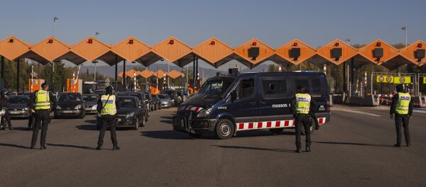 Policía española controla las fronteras tras los atentados en París - Sputnik Mundo