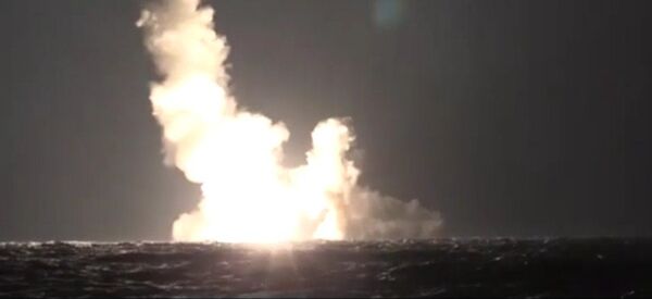Submarino ruso dispara por primera vez dos misiles Bulavá Submarino ruso dispara por primera vez dos misiles Bulavá - Sputnik Mundo