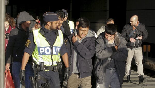 Refugiados llegan a Suecia Refugiados llegan a Suecia - Sputnik Mundo