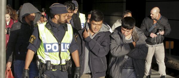 Refugiados llegan a Suecia Refugiados llegan a Suecia - Sputnik Mundo