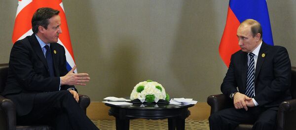 El presidente de Rusia, Vladímir Putin y el primer ministro del Reino Unido, David Cameron - Sputnik Mundo