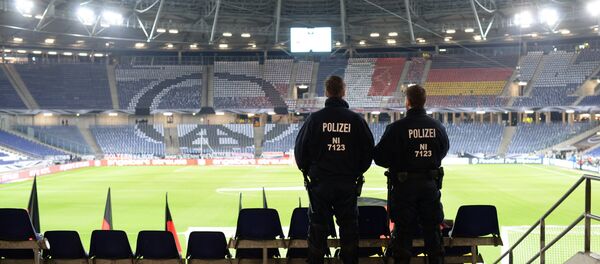 Anulan un partido de fútbol en Alemania tras encontrar explosivos - Sputnik Mundo
