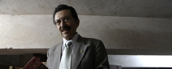 Activista de DDHH paraguayo, Martín Almada, estudia documentos conectados con Operación Cóndor Activista de DDHH paraguayo, Martín Almada, estudia documentos conectados con Operación Cóndor - Sputnik Mundo