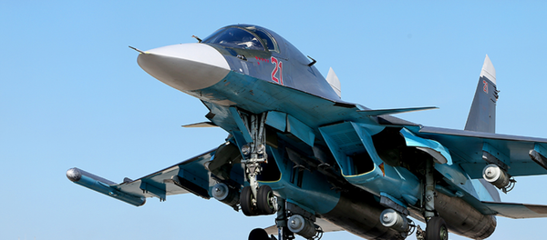 Su-34 en el aeródromo de Hmeymim en Siria - Sputnik Mundo