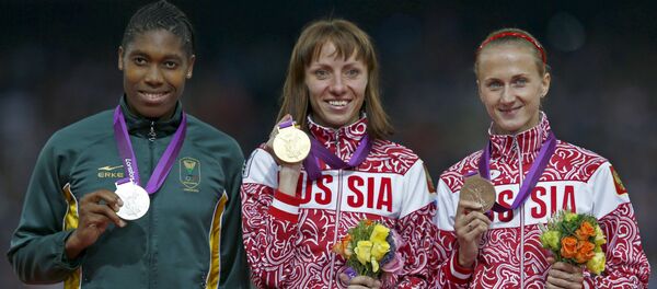 Atletas rusas Mariya Savinova y Ekaterina Poistogova y la de Sudáfrica, Caster Semenya Atletas rusas Mariya Savinova y Ekaterina Poistogova y la de Sudáfrica, Caster Semenya - Sputnik Mundo