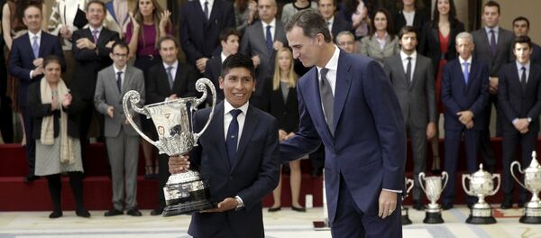 El ciclista colombiano Nairo Quintana y el rey Felipe VI de España - Sputnik Mundo