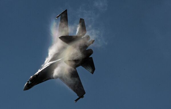 El caza polivalente Sukhoi Su-35 - Sputnik Mundo