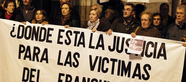 Manifestación en conmemoración de las víctimas del régimen de Francisco Franco - Sputnik Mundo