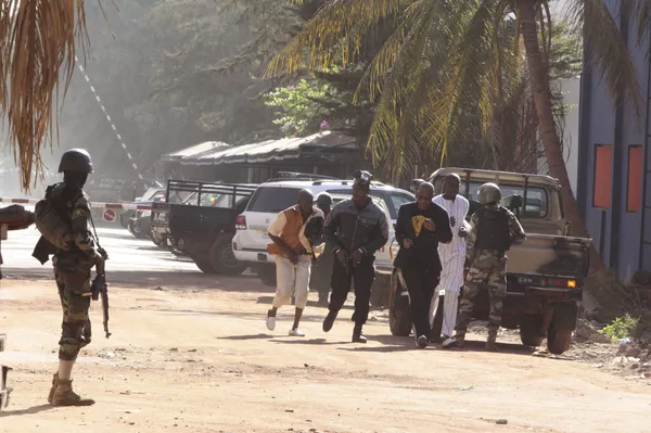 Operación especial para liberar a los rehenes en el hotel de Malí - Sputnik Mundo