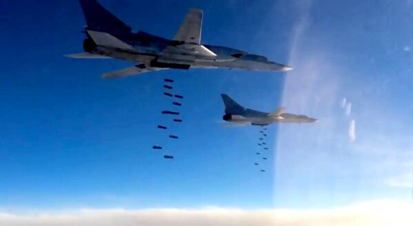 Ataques de la aviación estratégica rusa contra el Estado Islámico - Sputnik Mundo