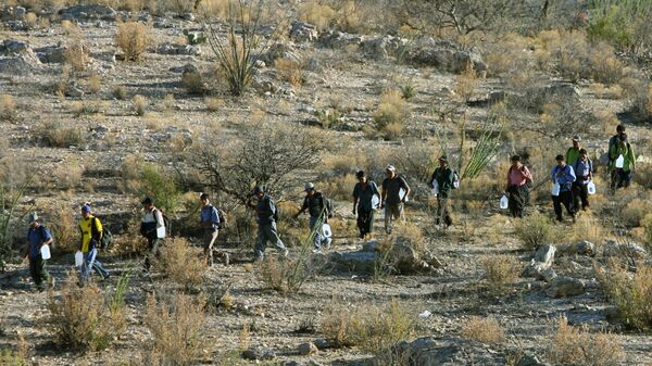 Migrantes mexicanos en la frontera entre México y EEUU (archivo) - Sputnik Mundo