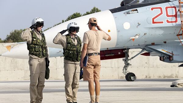 Pilotos rusos en la base aérea siria de Hmeymim - Sputnik Mundo